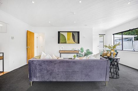 Photo of property in 28 Grassmere Road, Henderson Valley, Auckland, 0612