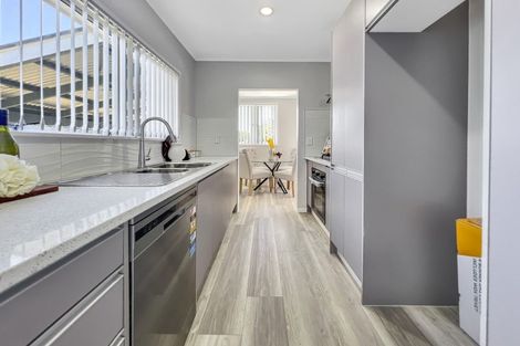 Photo of property in 17 Oxford Road, Manurewa, Auckland, 2102