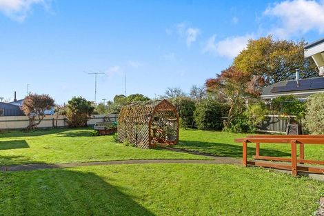 Photo of property in 27 Dublin Street, Martinborough, 5711