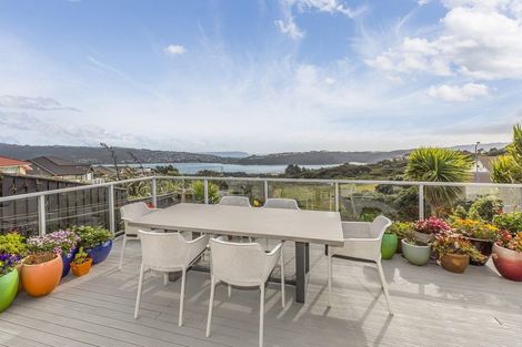 Photo of property in 3 Greenstone Place, Aotea, Porirua, 5024