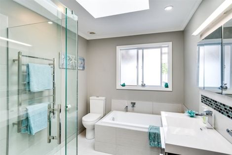 Photo of property in 37 Avondale Road, Taradale, Napier, 4112