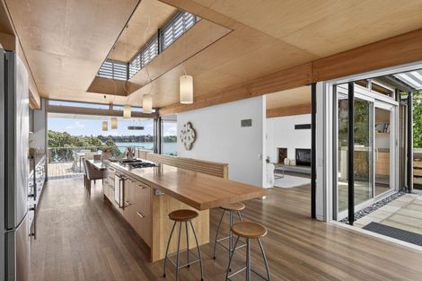 Photo of property in 94 Stanley Point Road, Stanley Point, Auckland, 0624