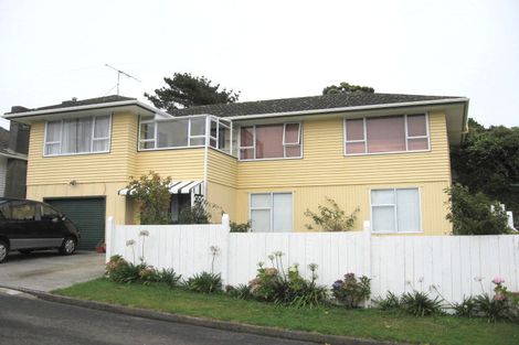 Photo of property in 4 Barclay Street, Newlands, Wellington, 6037