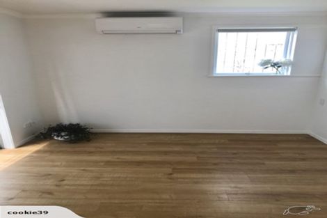 Photo of property in 1/90 Pupuke Road, Hillcrest, Auckland, 0627