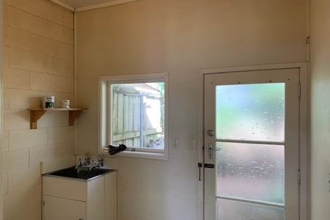 Photo of property in 2/1 Hatherlow Street, Glenfield, Auckland, 0629