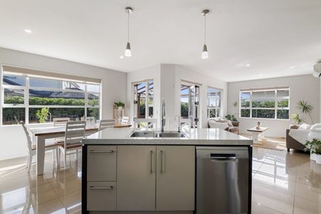 Photo of property in 4 Laurel Oak Drive, Schnapper Rock, Auckland, 0632