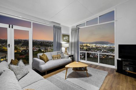 Photo of property in 77 Easther Crescent, Kew, Dunedin, 9012