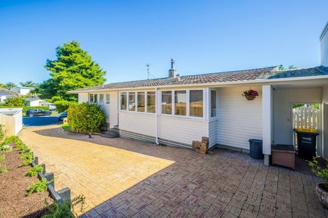 Photo of property in 8 Miro Place, Waiuku, 2123