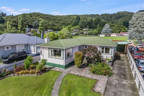 Photo of property in 13 Hay Street, Wainuiomata, Lower Hutt, 5014