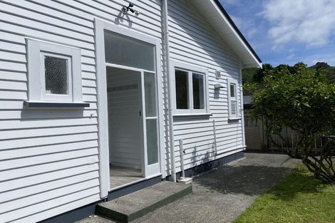 Photo of property in 26 Weka Street, Miramar, Wellington, 6022