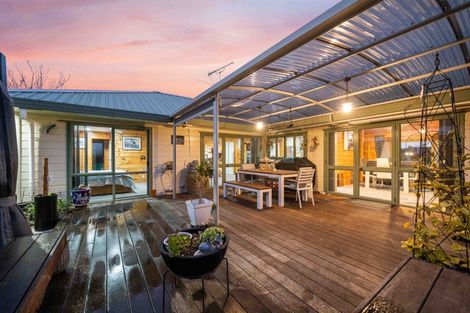 Photo of property in 1 Coolen Place, Tuakau, 2121