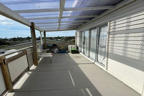 Photo of property in 1/23 Sovereign Place, Glenfield, Auckland, 0629