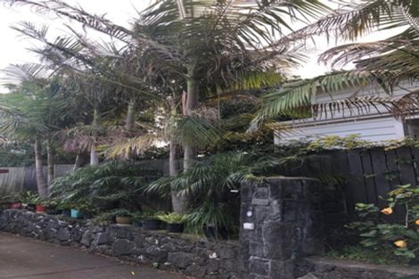 Photo of property in 14 Gwenand Place, Botany Downs, Auckland, 2010
