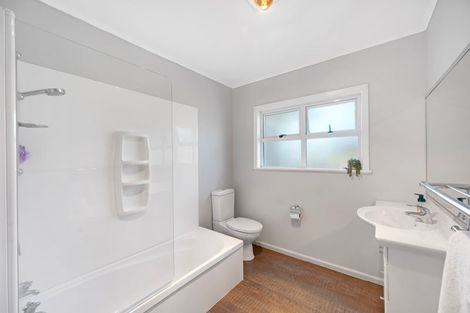 Photo of property in 2 Cambridge Terrace, Taradale, Napier, 4112