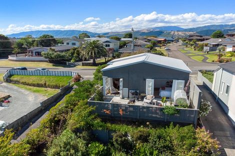 Photo of property in 118 Seaview Road, Paraparaumu Beach, Paraparaumu, 5032
