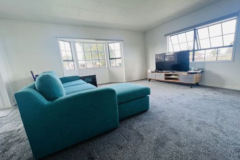 Photo of property in 391 Roscommon Road, Clendon Park, Auckland, 2103