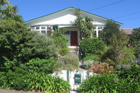 Photo of property in 70 Creswick Terrace, Northland, Wellington, 6012