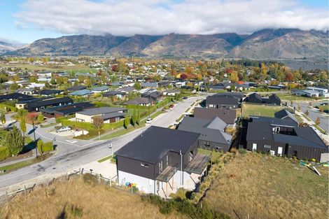 Photo of property in 60 Kirimoko Crescent, Wanaka, 9305