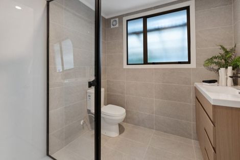 Photo of property in 1/16 Hogans Road, Glenfield, Auckland, 0629