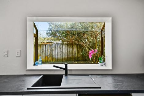 Photo of property in 21 Tonson Place, Weymouth, Auckland, 2103