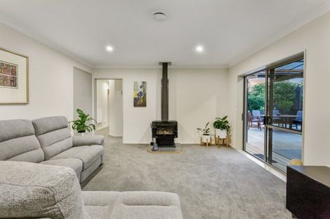 Photo of property in 12 Hawke Place, Pukekohe, 2120