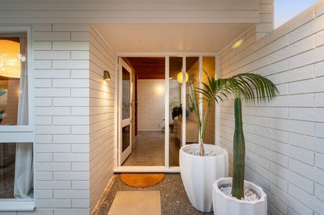 Photo of property in 28 Barlow Place, Chatswood, Auckland, 0626