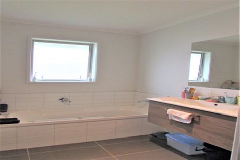 Photo of property in 26 Mooring Close, Whitby, Porirua, 5024