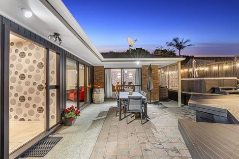 Photo of property in 13 Kurnell Drive, Botany Downs, Auckland, 2010