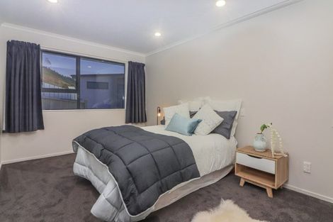 Photo of property in 83 Kakariki Grove, Waikanae, 5036