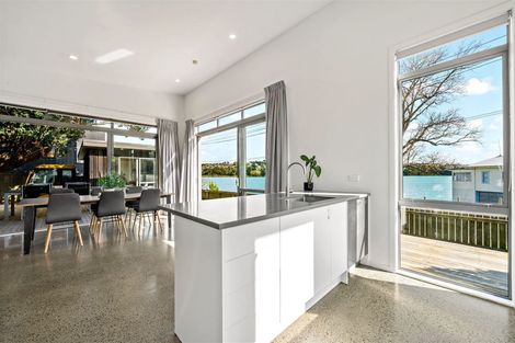 Photo of property in 12b Chapman Road, Te Atatu Peninsula, Auckland, 0610