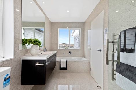 Photo of property in 28 Cassidy Drive, Orewa, 0931