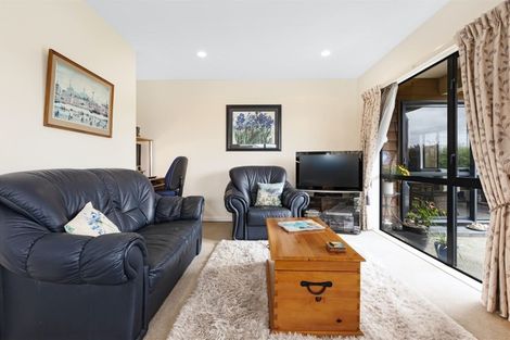 Photo of property in 28 Navigation Drive, Whitby, Porirua, 5024