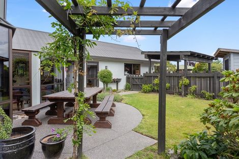 Photo of property in 6 Grove Place, Rangiora, 7400
