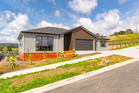 Photo of property in 27 Mahi Road, Helensville, 0800