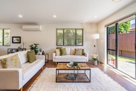 Photo of property in 6 Mcewen Crescent, Riverstone Terraces, Upper Hutt, 5018