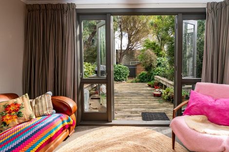 Photo of property in 19 Moir Street, Mount Victoria, Wellington, 6011