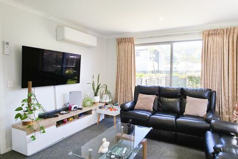 Photo of property in 36 Bluff Road, Kenepuru, Porirua, 5022