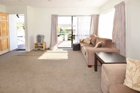 Photo of property in 81 Santiago Crescent, Unsworth Heights, Auckland, 0632