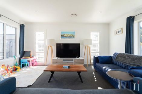 Photo of property in 7 Yorkshire Close, Whitby, Porirua, 5024