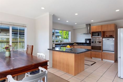 Photo of property in 33 Edgewater Grove, Whakatane, 3120