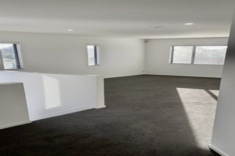 Photo of property in 2/90 Pupuke Road, Hillcrest, Auckland, 0627