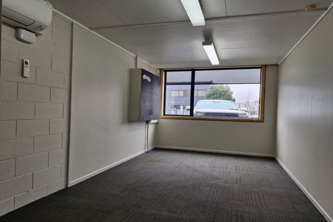 Photo of property in 1/73 Lake Road, Northcote, Auckland, 0627