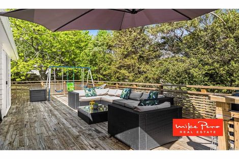 Photo of property in 2/33 Konini Road, Titirangi, Auckland, 0604