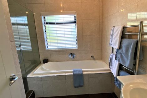 Photo of property in 5 Godwit Place, Waiuku, 2123