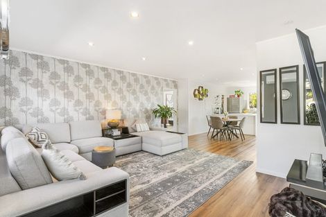 Photo of property in 18 Grassmere Road, Henderson Valley, Auckland, 0612