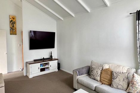 Photo of property in 32 Sunvue Road, Glen Eden, Auckland, 0602