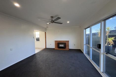 Photo of property in 8 Kuaka Place, Castlecliff, Whanganui, 4501