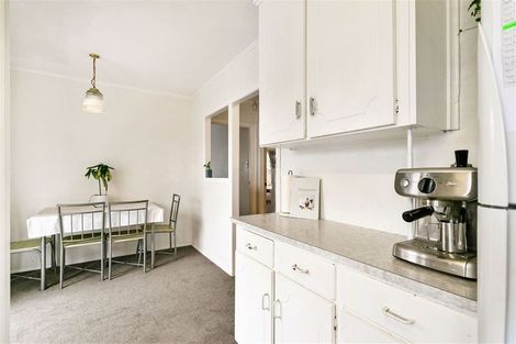 Photo of property in 17 Brookfield Road, Te Atatu Peninsula, Auckland, 0610