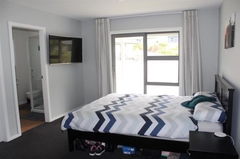 Photo of property in 2 Hull Place, Whitby, Porirua, 5024