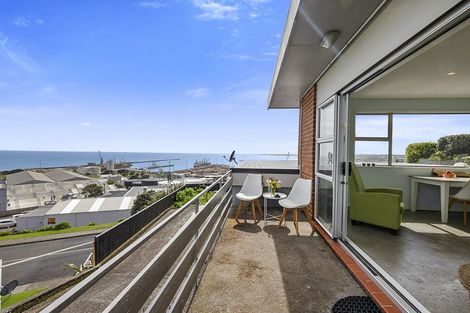 Photo of property in 2/31 Findlay Street, Moturoa, New Plymouth, 4310